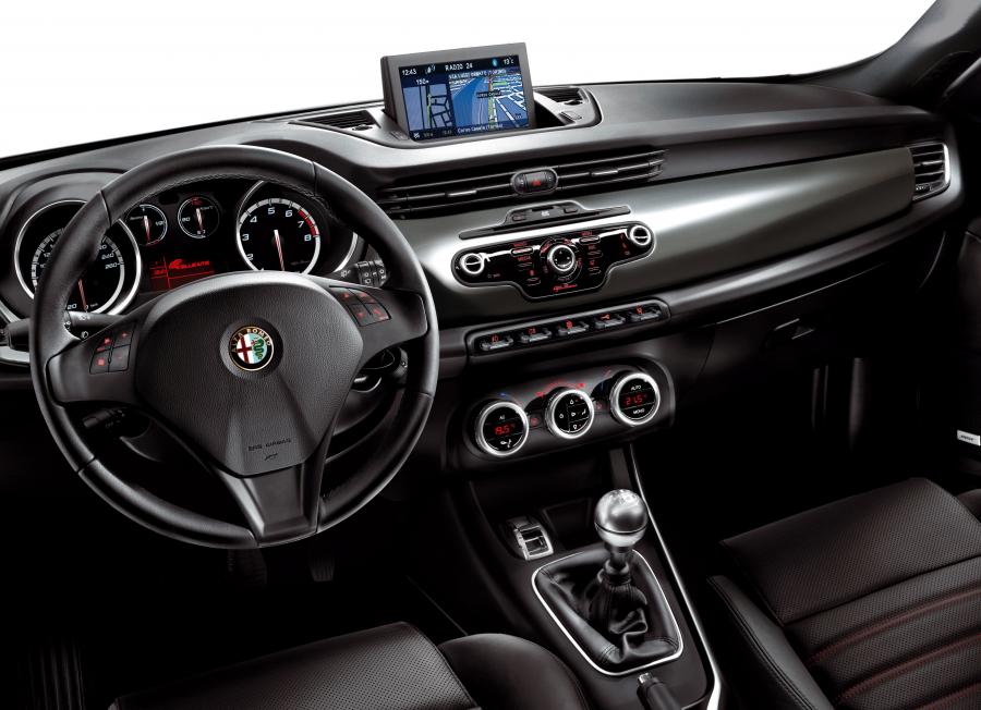 Торпедо Alfa Romeo Giulietta 2010 года  (фото 17 из 61)
